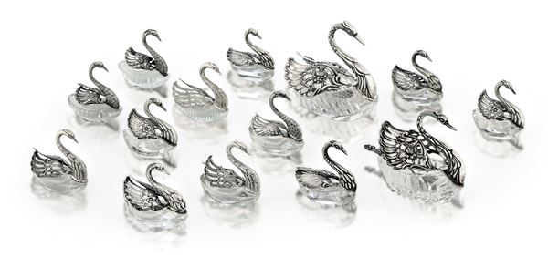 Dodici salini a forma di cigno e due formaggere. Argenteria fiorentina del XX-XXI secolo