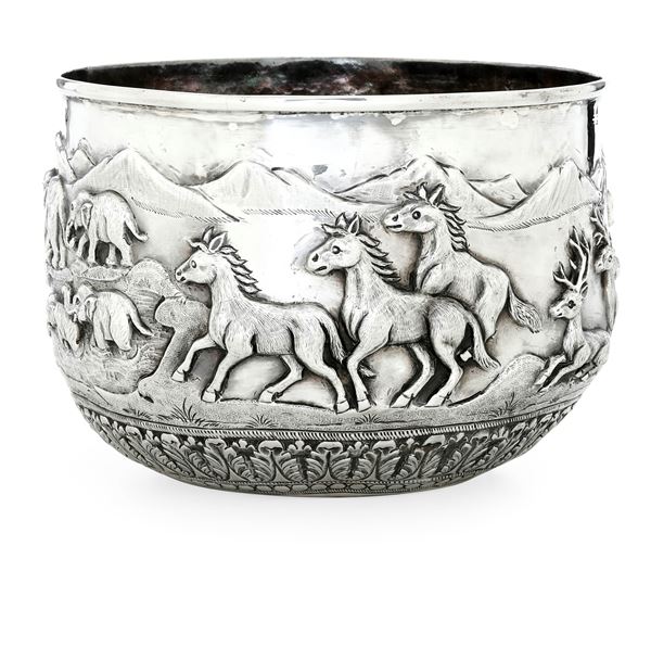 Ciotola. Manifattura orientale del XX secolo