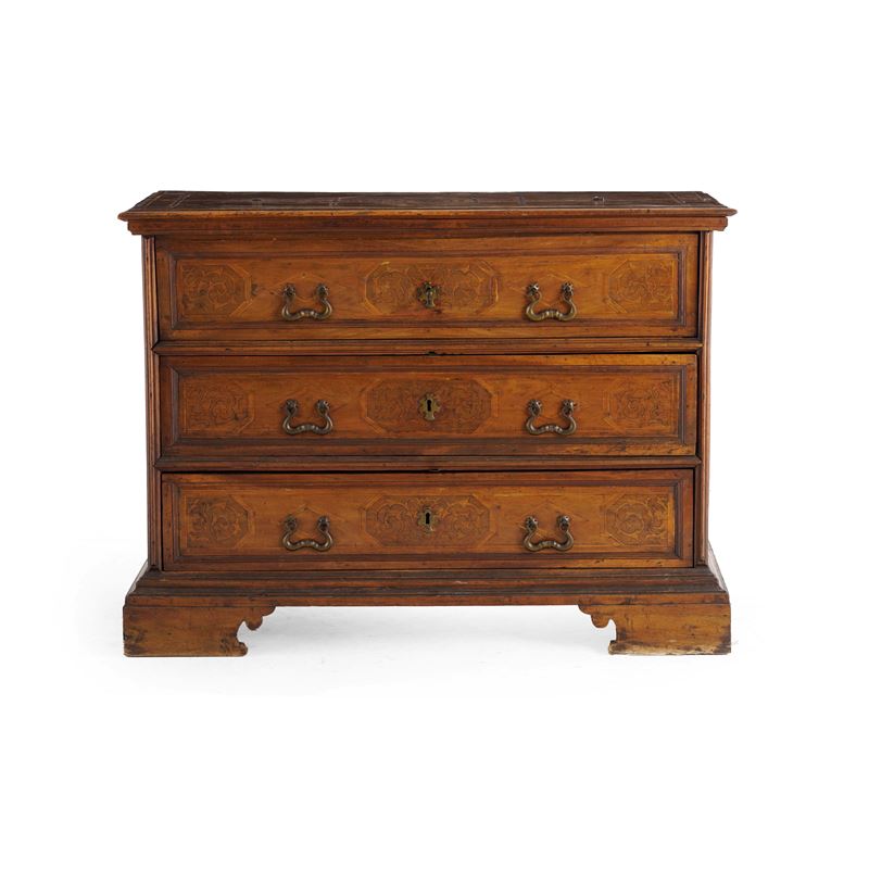 Cassettone intarsiato, Lombardia XVII-XVIII secolo  - Asta Antiquariato - Cambi Casa d'Aste