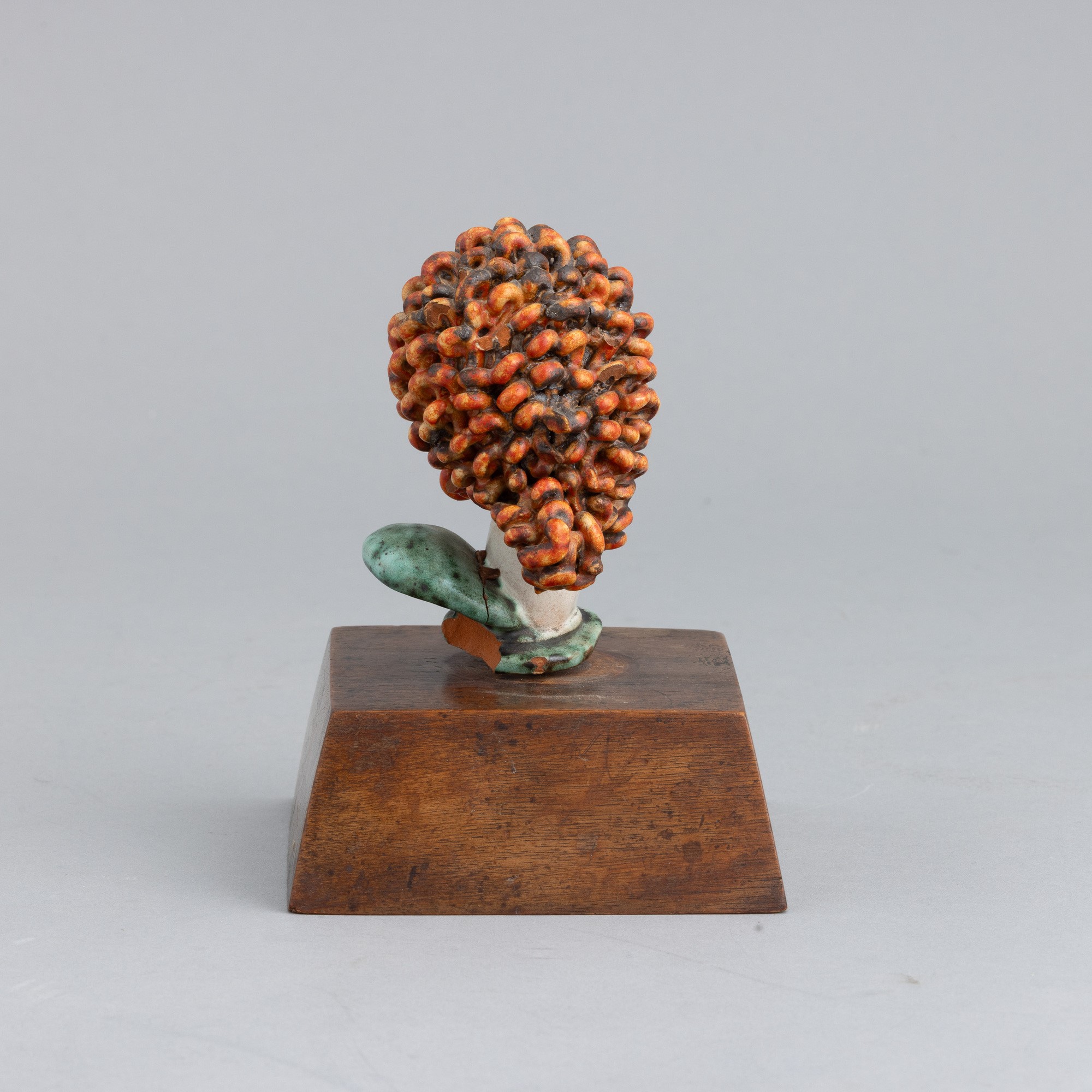 Goldscheider, Testa stilizzata di donna in terracotta maiolicata, Austria circa 1930