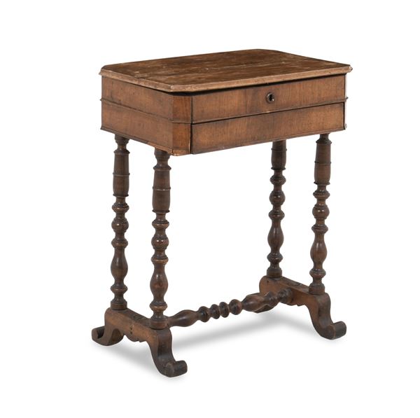 Tavolino da lavoro. XIX secolo