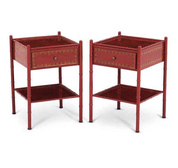 Coppia di comodini in metallo laccato a fiori