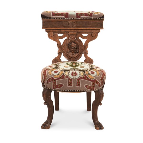 Poltrona in legno intagliato