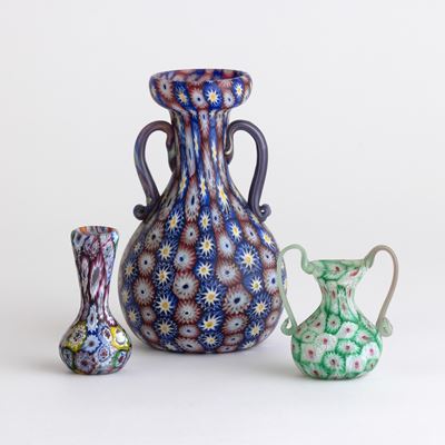 Vasi in vetro di Murano, inizi secolo XX, decoro a murrine Millefiori e anse applicate