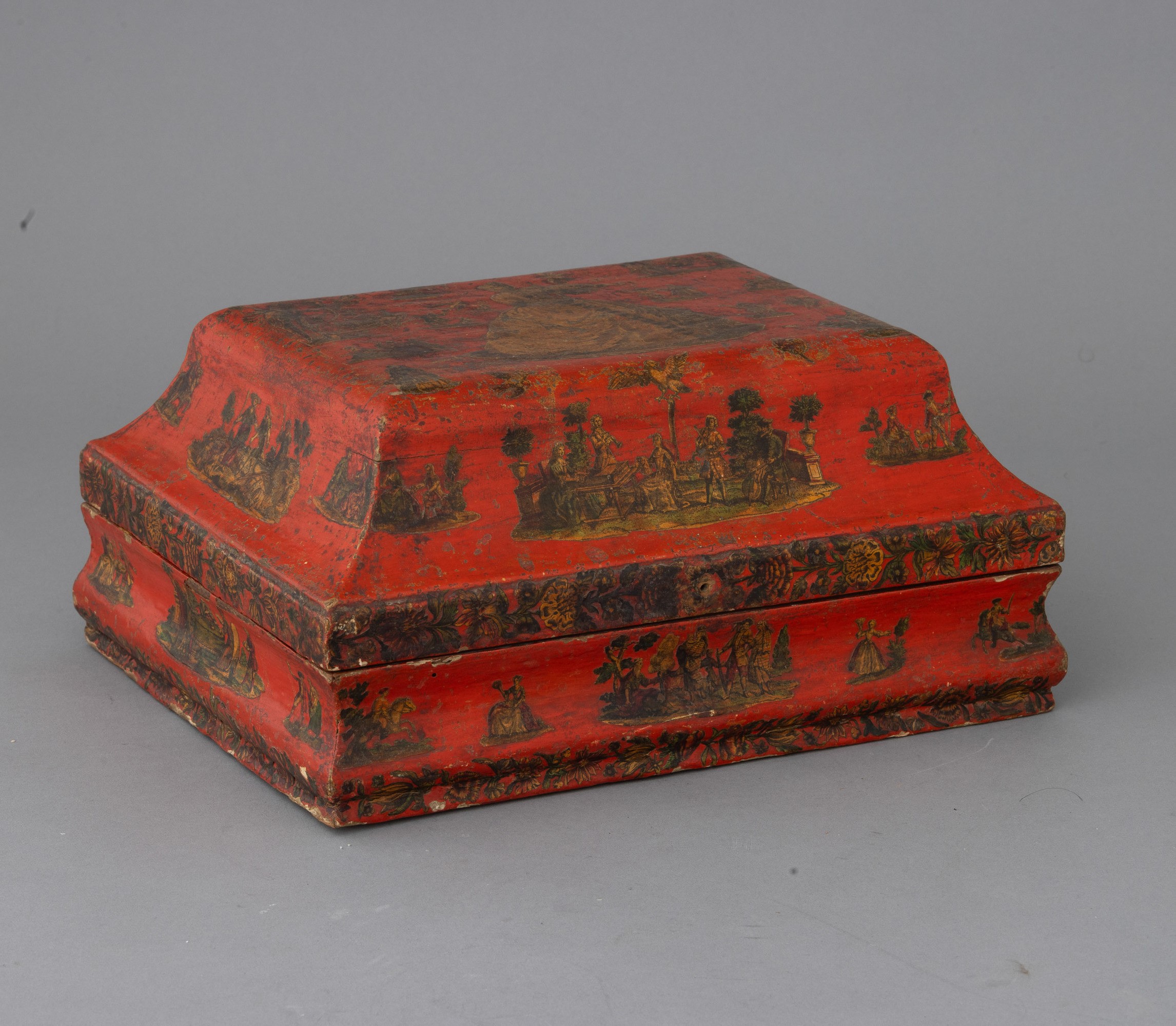 Arte povera veneta, Scatola decorata in legno laccato rosso (XVIII secolo)