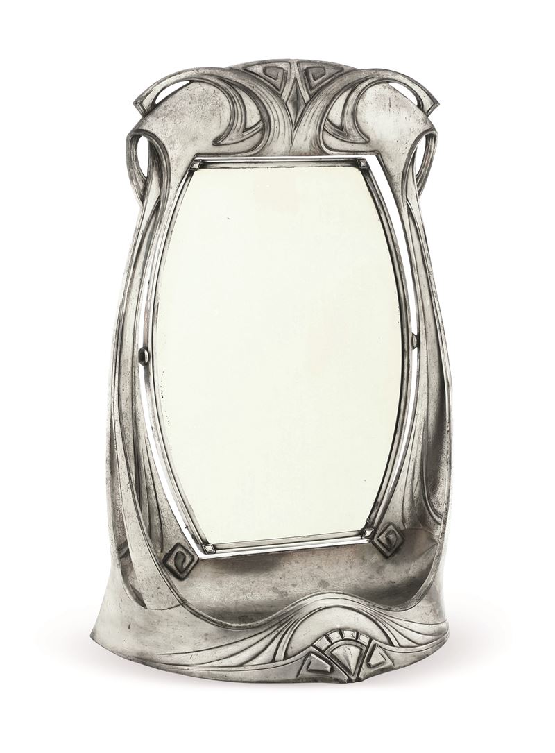 Specchiera da tavolo Liberty in metallo argentato. XX secolo  - Asta Sei Secoli di Arti e Arredi - III - Cambi Casa d'Aste