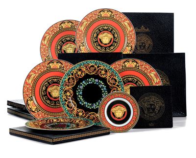 Sette Piatti Versace “medusa” e “gold Ivy”germania, Manifattura Rosenthal, Ultimo Quarto del XX S...