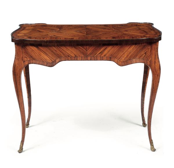 Tavolino da centro lastronato. Francia, XIX secolo