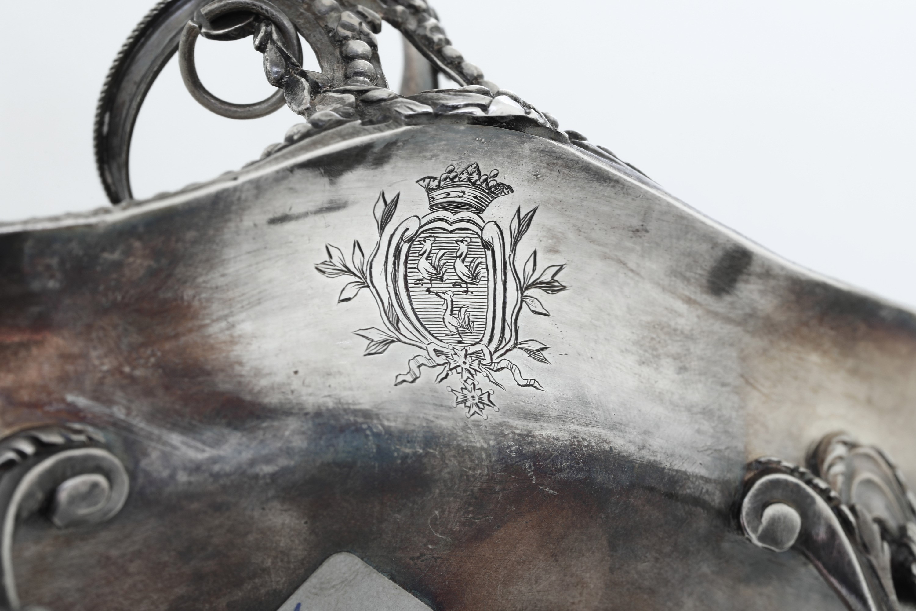 Due Porta Ampolle. Parigi 1784, una Argentiere Jean Nicola Bastin e una Argentiere Jl con Corona ...