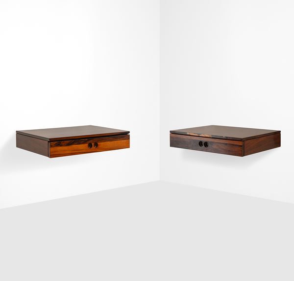 Due comodini a parete