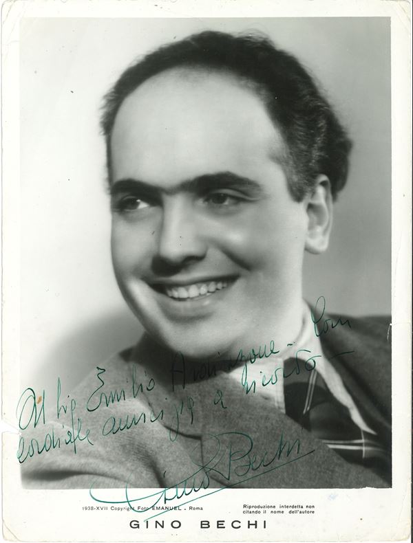 Raccolta di oltre sessanta fotografie molte delle quali con autografo. Dagli anni ‘20 agli anni ‘70 del XX secolo