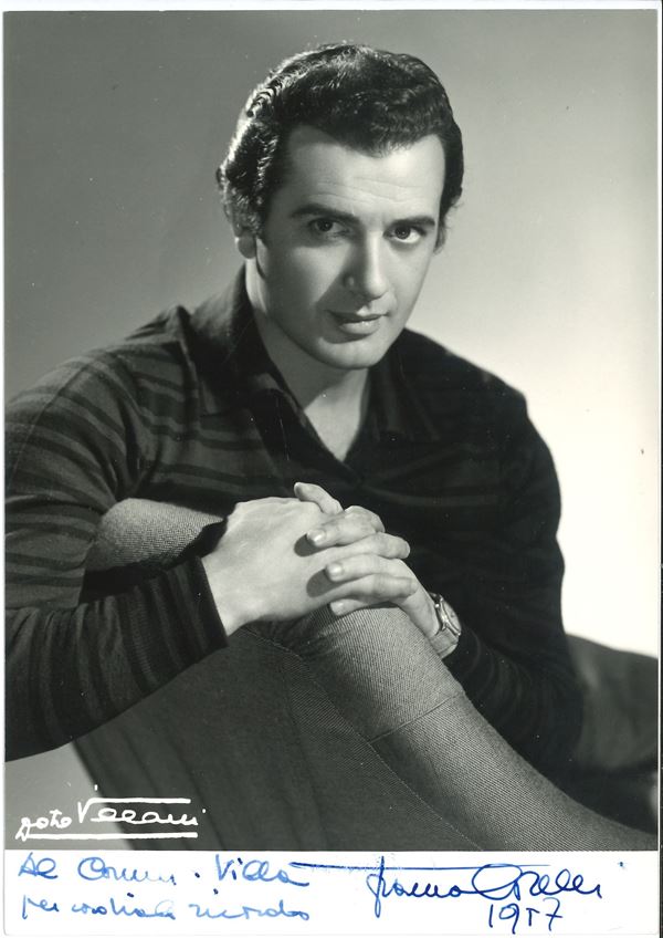 Raccolta di oltre quaranta fotografie di cantanti lirici del XX secolo, molte delle quali con dedica