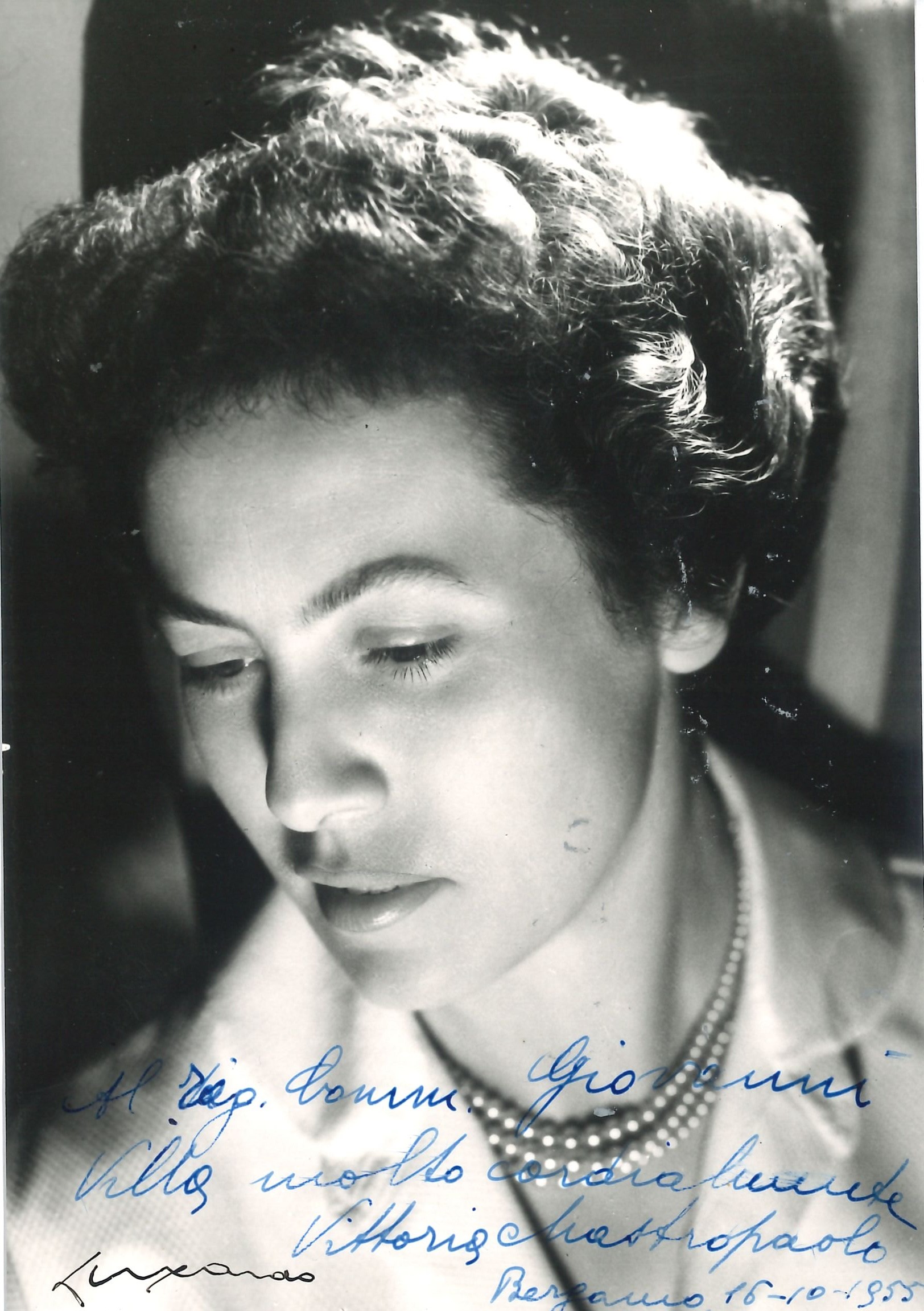 Collezione di Oltre Cinquanta Fotografie, Quasi Tutte con Dedica Autografata, di Cantanti Lirici ...