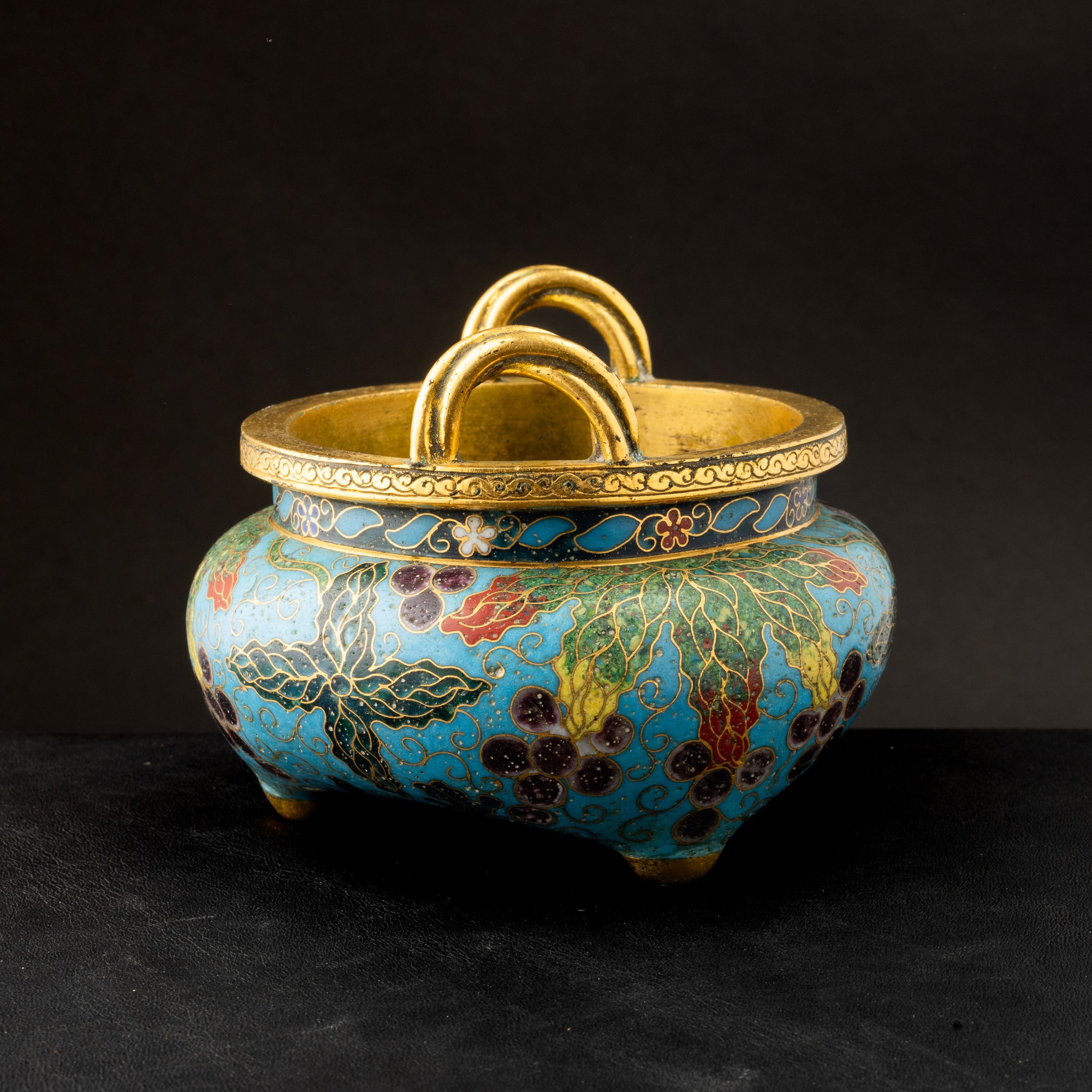 Incensiere in Bronzo Dorato a Smalti Cloisonné, Cina, Dinastia Qing, Epoca Qianlong (1736-1796)