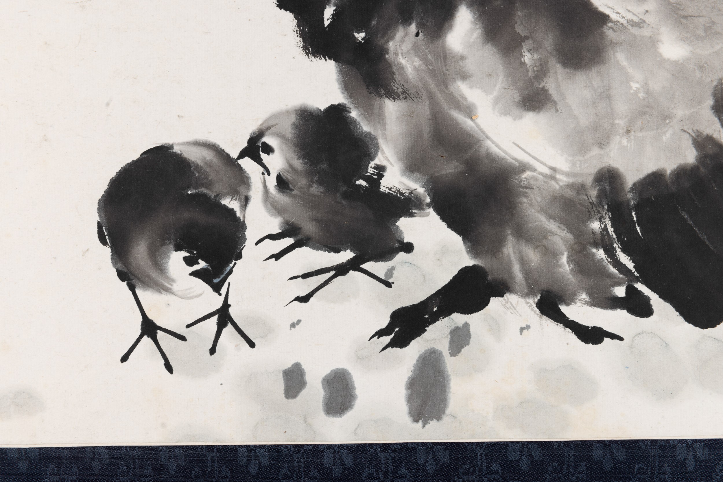 Dipinto Raffigurante Gallina con Pulcini e Iscrizioni, Xu Bei Hong (1895-1953), Inchiostro su Car...