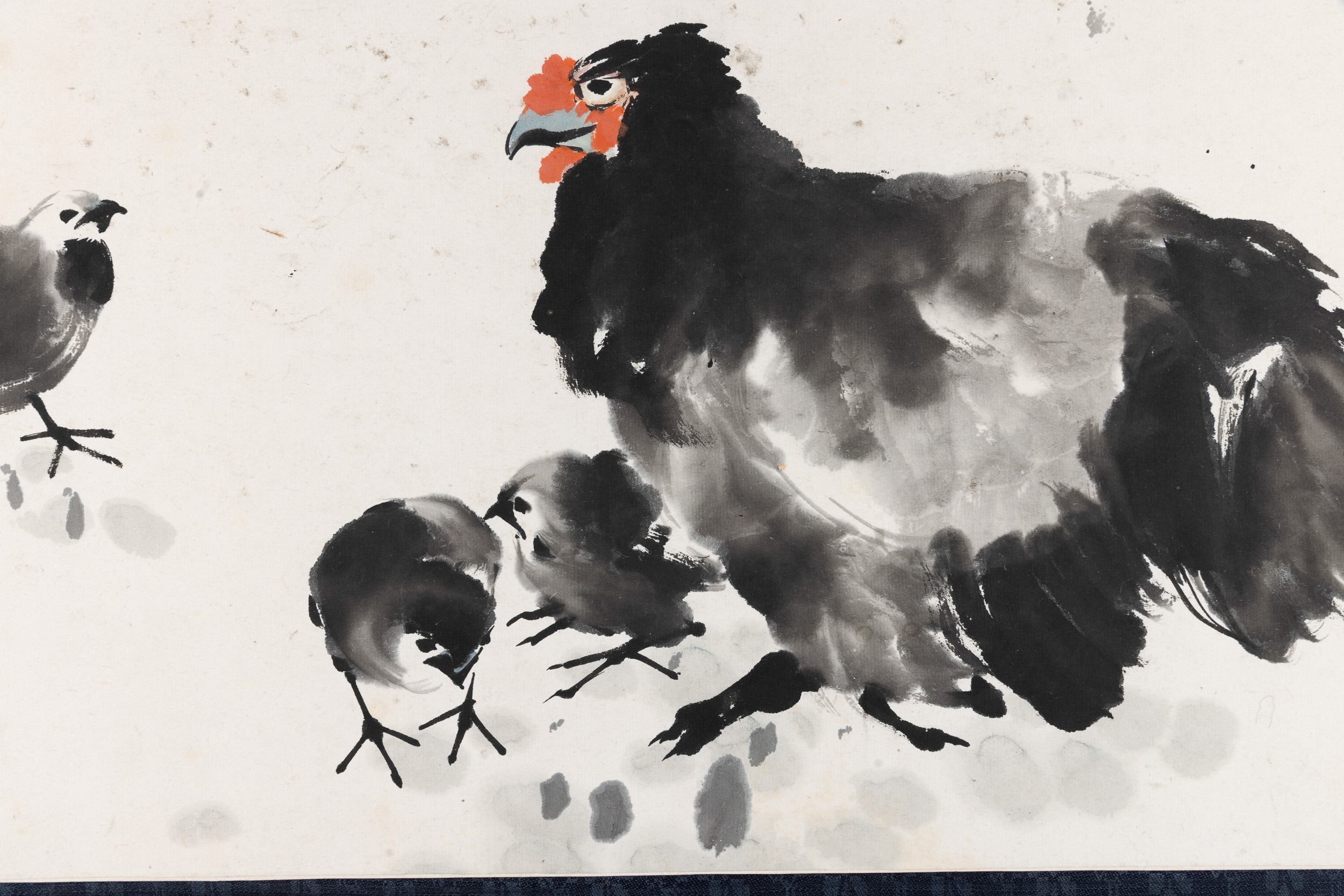 Dipinto Raffigurante Gallina con Pulcini e Iscrizioni, Xu Bei Hong (1895-1953), Inchiostro su Car...