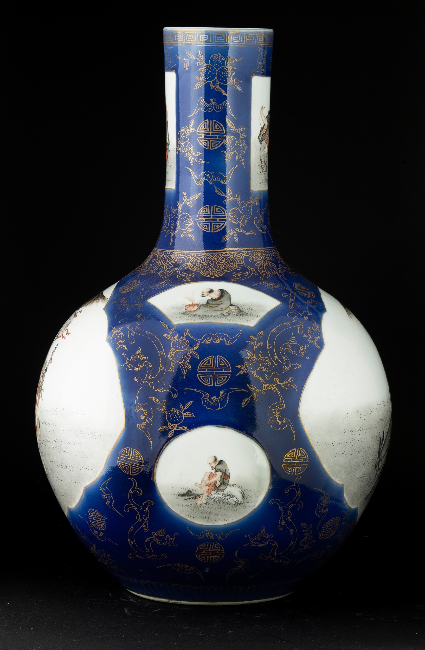 Vaso in Porcellana a Fondo Blu Poudrè con Personaggi di Saggi Entro Riserve e Decori Naturalistic...