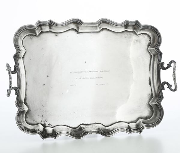 Vassoio in metallo argentato. XX secolo