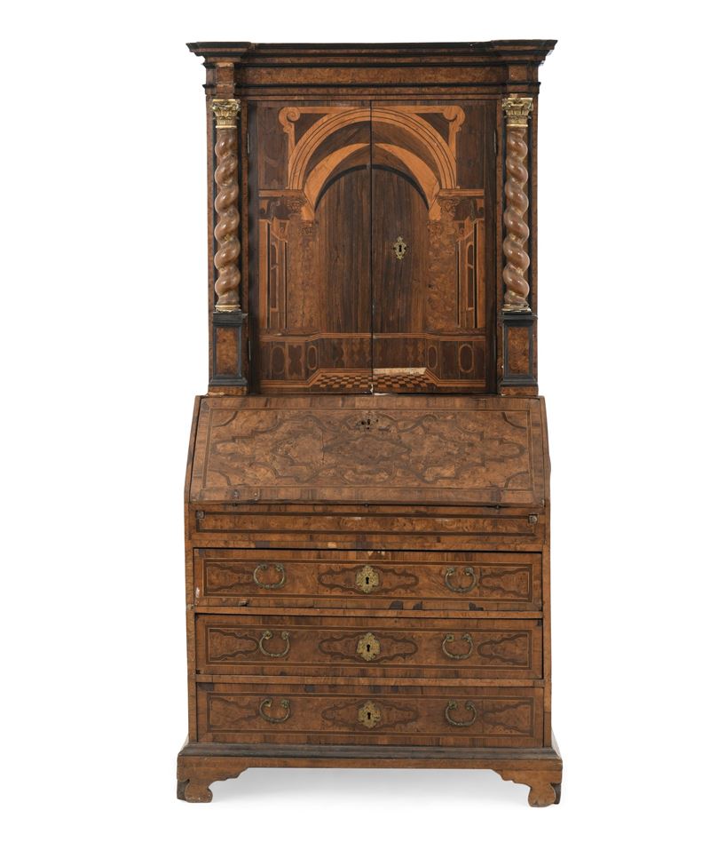 Trumeau lastronato in noce e radica, filettato e riccamente intarsiato. XIX secolo  - Auction Antiquariato - Cambi Casa d'Aste