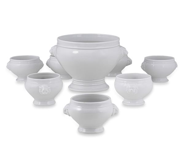 Quattordici ciotole da brodo e una zuppiera, XX secolo.