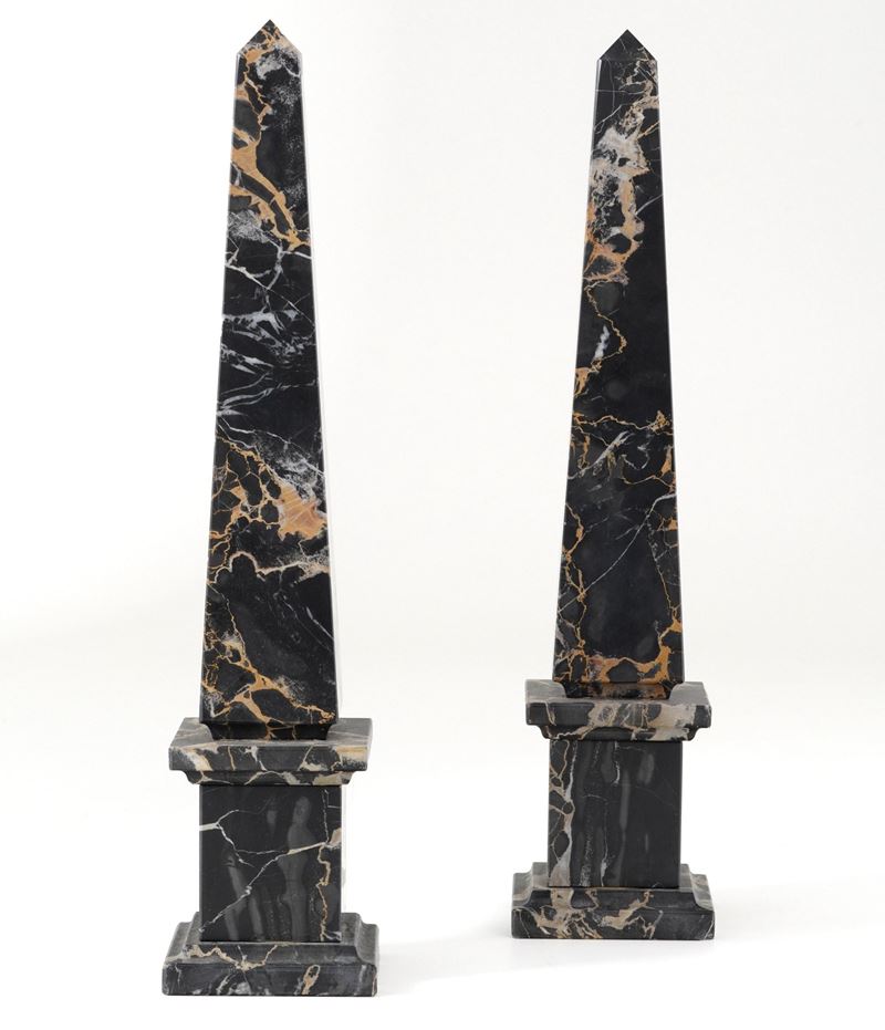Coppia di obelischi in marmo  - Auction Antiquariato - Cambi Casa d'Aste