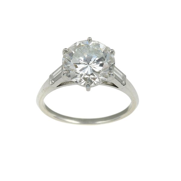 Brilliant-cut diamond weighing 3.00 carats, color H, clarity SI1, fluorescence none. Gemmological Report R.A.G. Torino n. C24025mn