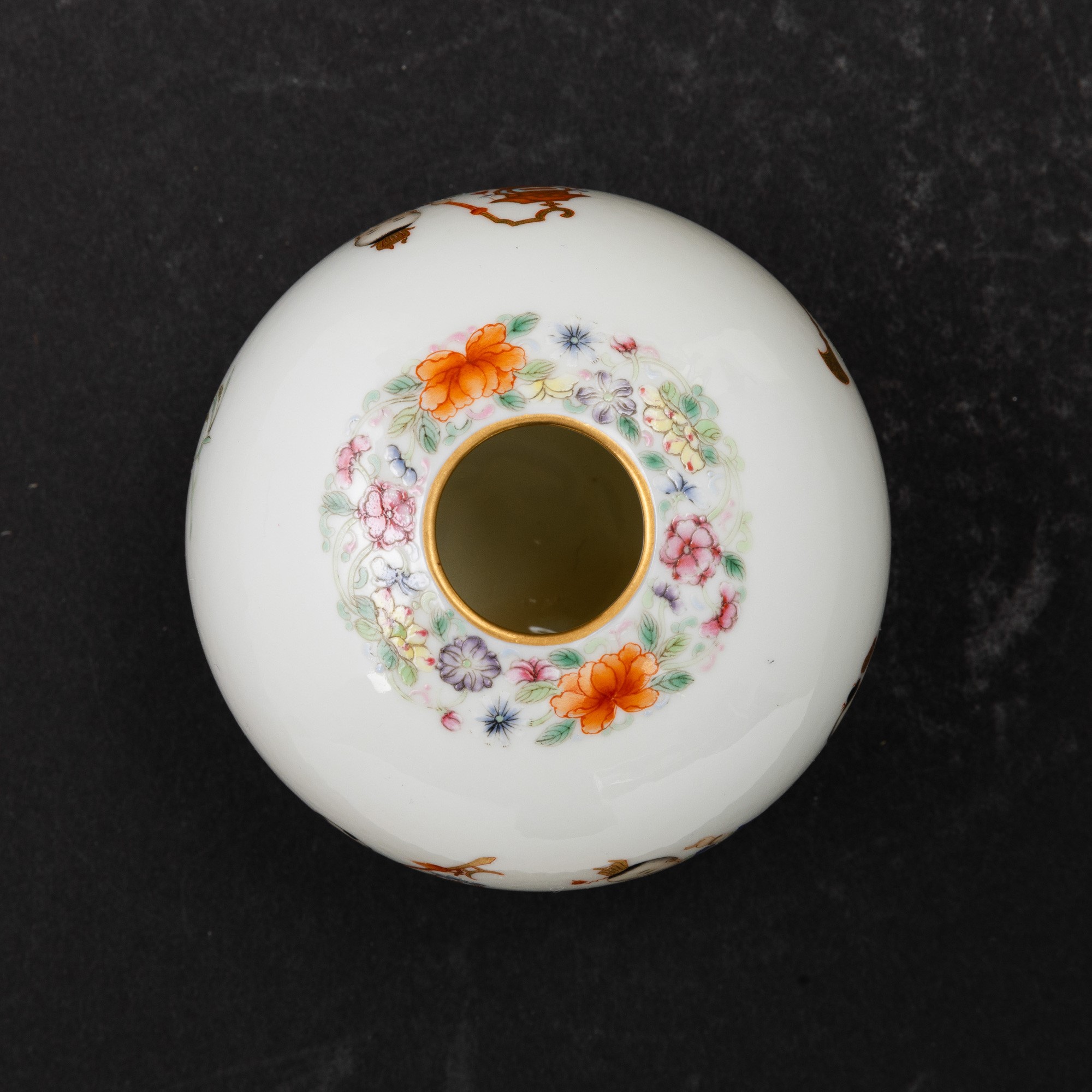 Piccolo Vaso in Porcellana Famiglia Rosa Raffigurante Scena di Bambini, Cina, Repubblica
