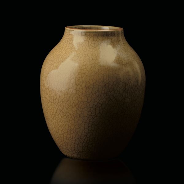 Vaso in porcellana Guan-type verde oliva, Cina, XIX secolo
