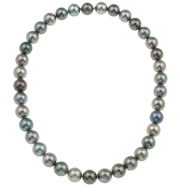 Tahitian pearl necklace