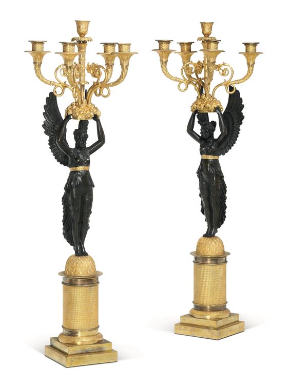 Coppia di candelabri in bronzo dorato e patinato. XIX secolo