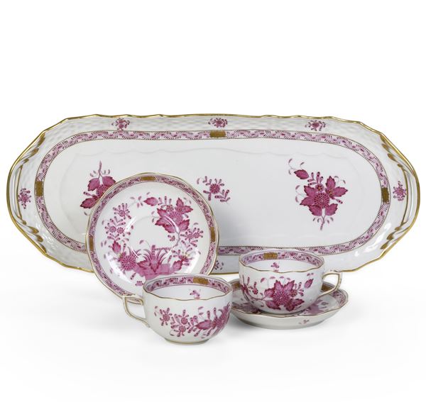 Un vassoio, due tazze e due piattini. Ungheria, Manifattura Herend, XX secolo.