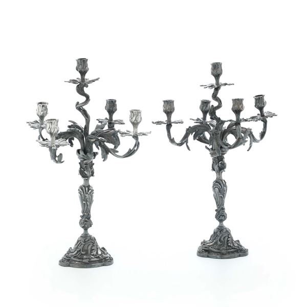 Coppia di candelabri in metallo argentato, Francia XIX-xX secolo