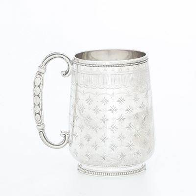 Mug, Londra 1875, argento fuso e sbalzato