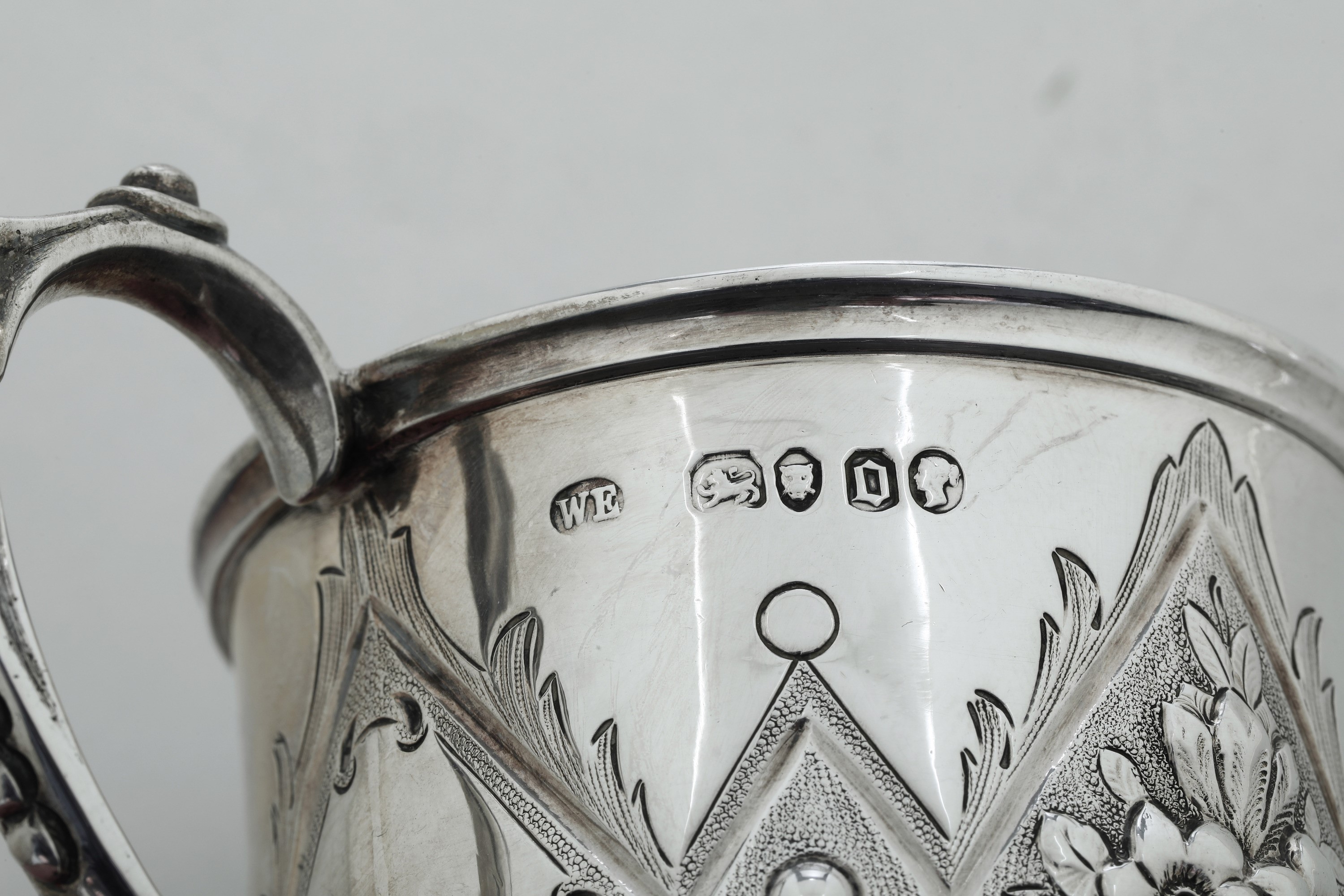 William Evans, Mug, Londra 1869, argento fuso, sbalzato e cesellato