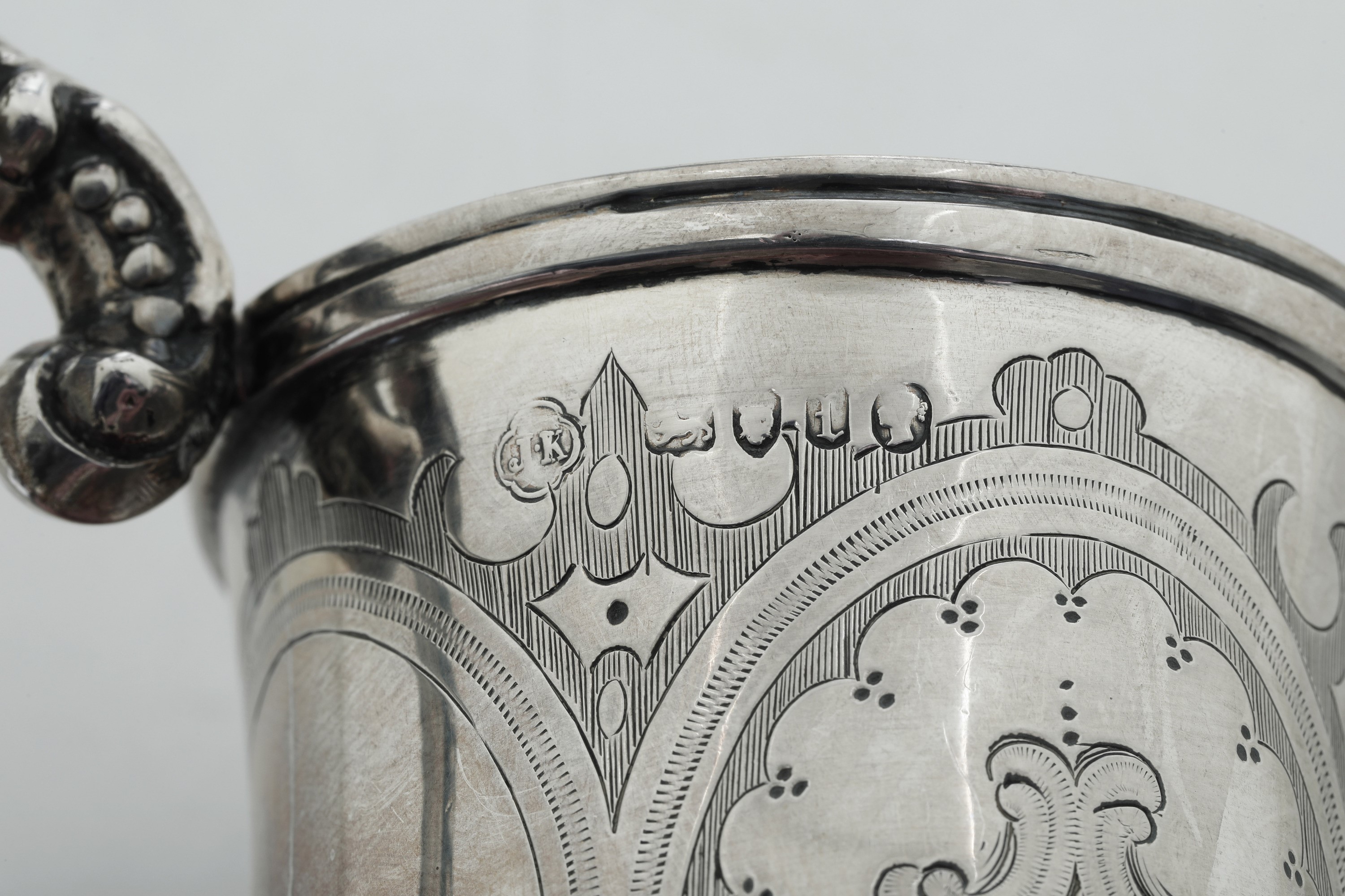 John Kilpatrick, Mug Londra 1874, argento fuso, sbalzato e cesellato