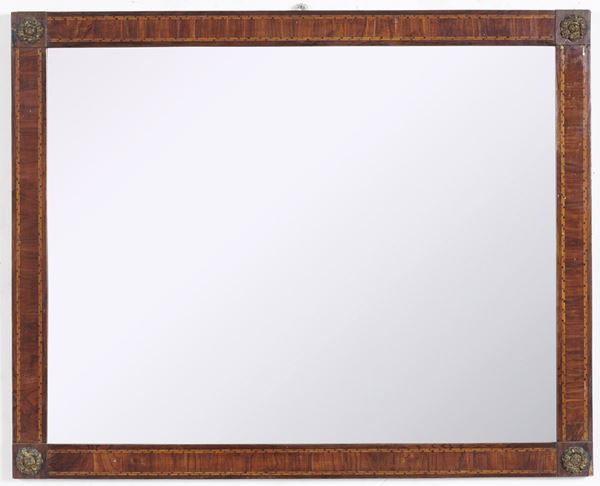 Cornice in legno lastronato e intarsiato. XIX secolo