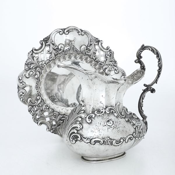 Caraffa con vassoio. Argenteria milanese del XX secolo, argentiere Ottorino Sari