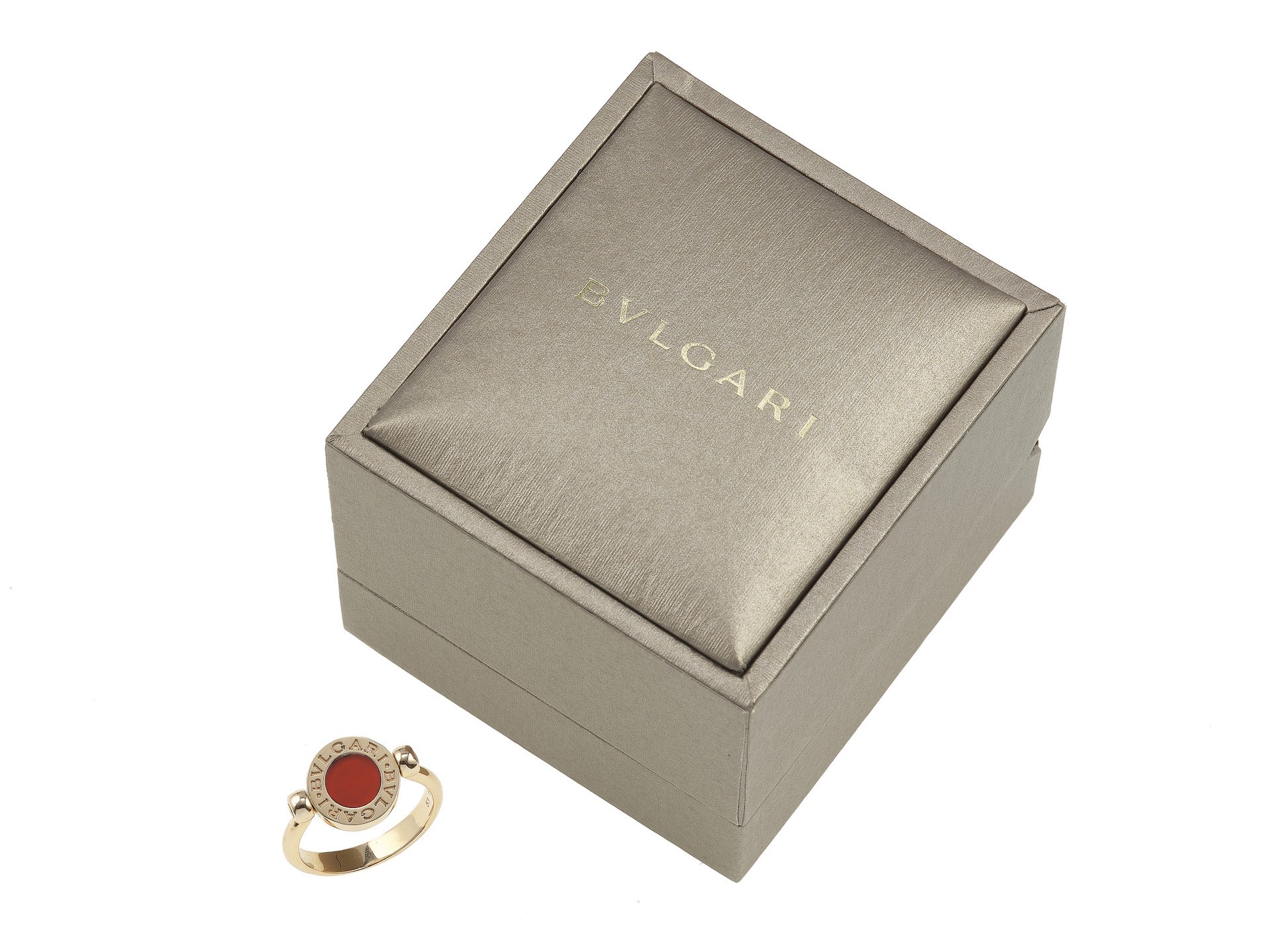 Bulgari. Anello "bulgari Bulgari" Corallo e Madreperla
