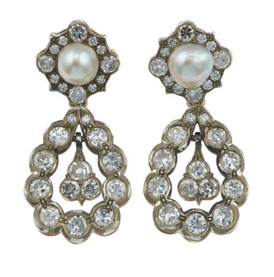 Orecchini pendenti in oro rosa, argento, diamanti di vecchio taglio e perle naturali