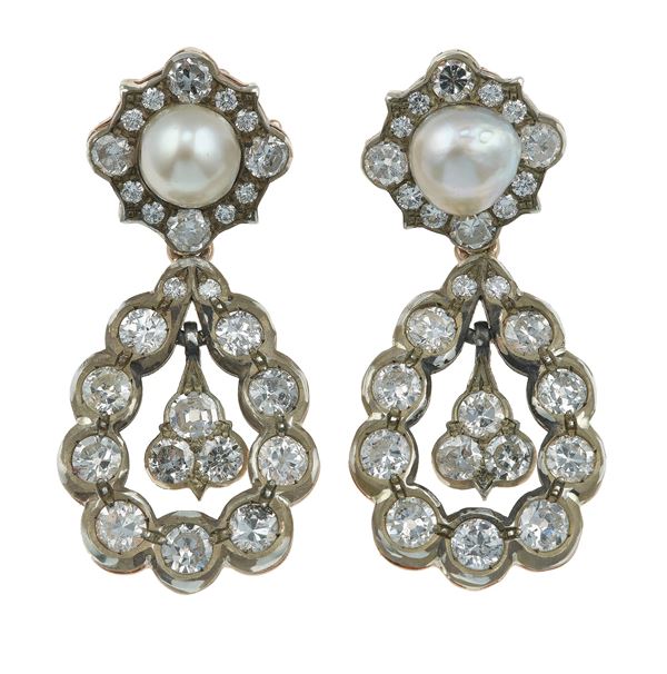 Orecchini pendenti con diamanti di vecchio taglio e perle naturali