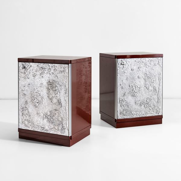 Due mobili contenitori