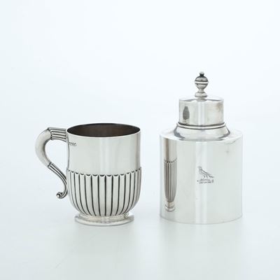 William Barrott, Mug, Londra 1888, argento; William Comyns & Sons Ltd, Porta tè, Londra 1906, arg...