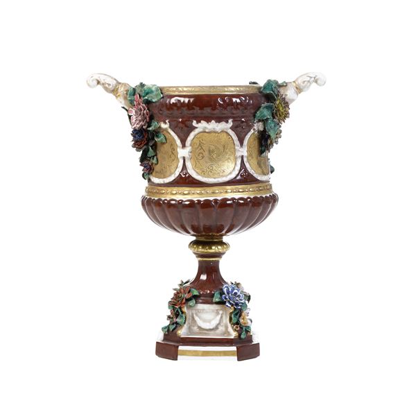 Vaso biansato. Germania, Manifattura della Turingia, XX secolo.