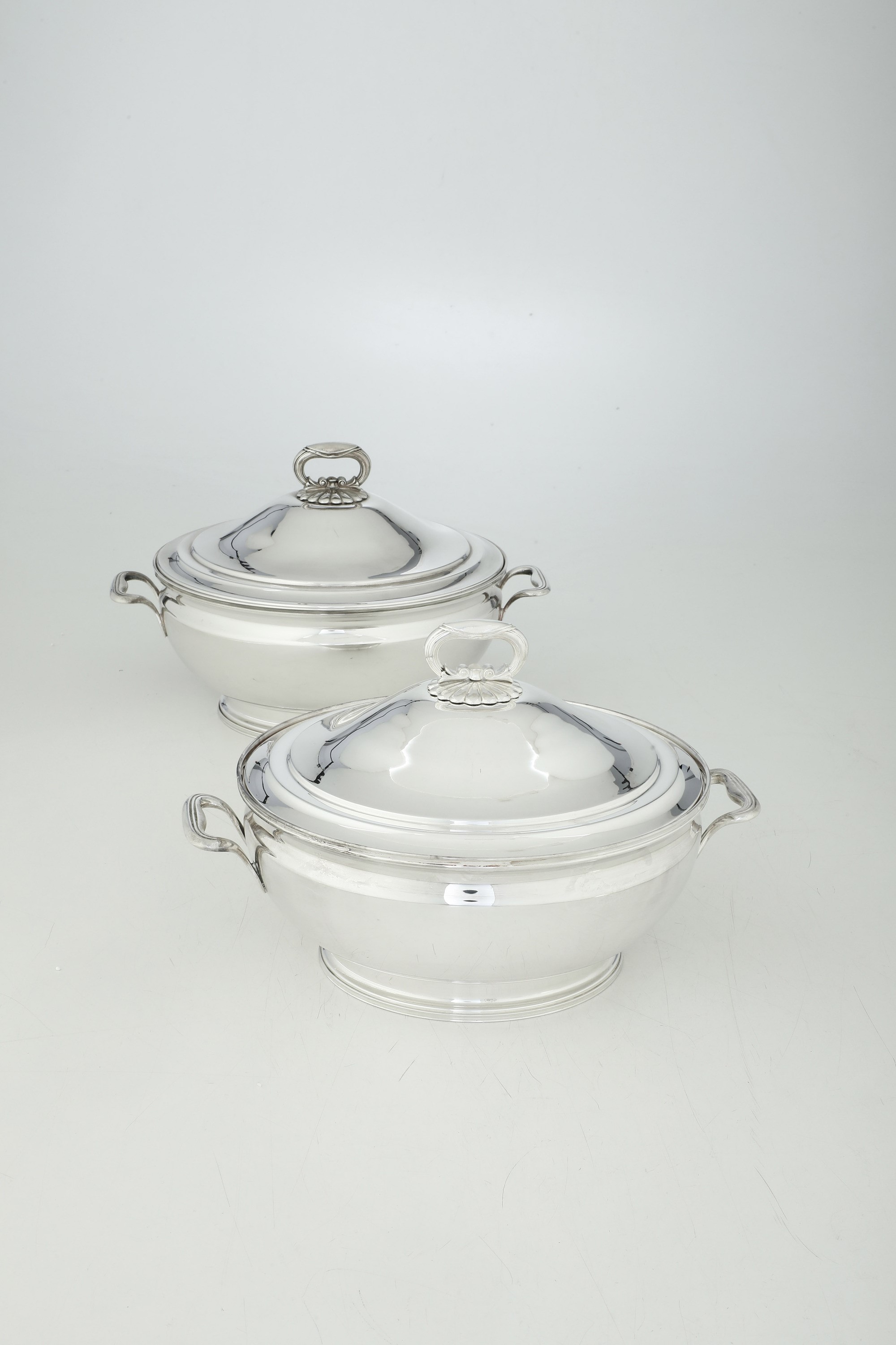 Coppia di Zuppiere. Argenteria Italiana del XX Secolo, Argentiere Alessandro Marzotto, Vicenza
