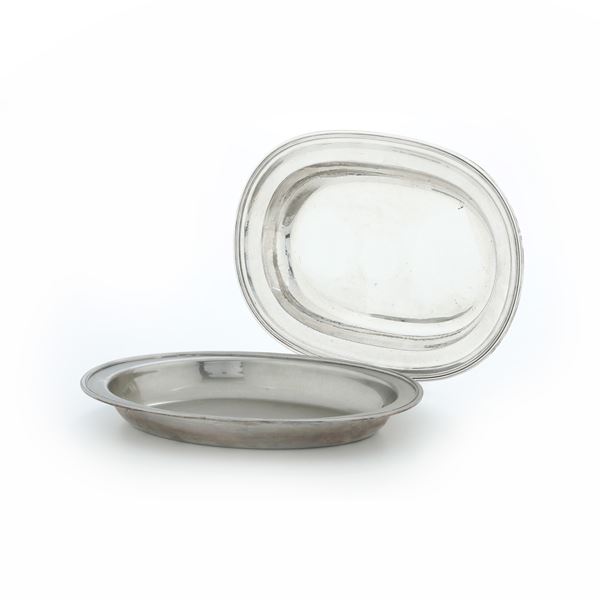 Due ciotole da portata ovali. Argenteria italiana del XX secolo