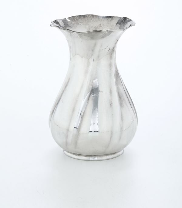 Vaso, argenteria veneta del XX secolo, argentiere Emilio Brunello, Treviso