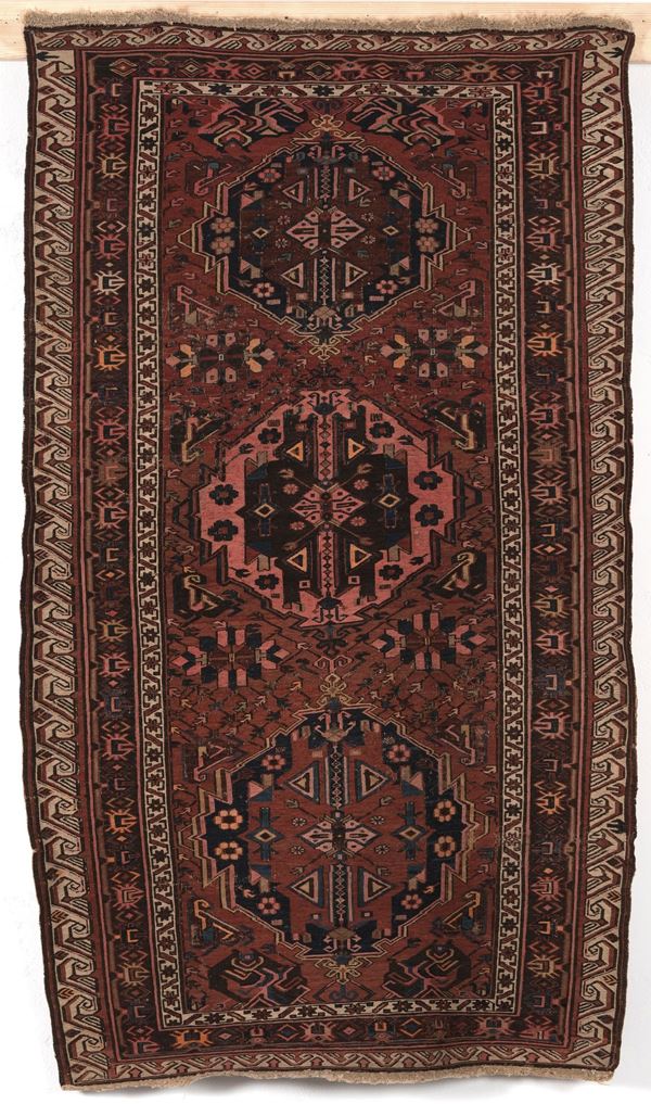 Soumak, Caucaso inizio XX secolo campo mattone con tre medaglioni.