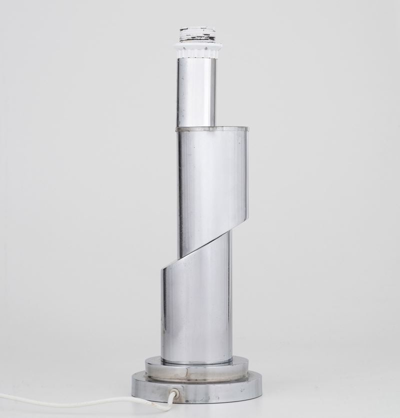 Lampada da tavolo in acciaio a profilo spezzato  - Asta Arredi del XX secolo - Cambi Casa d'Aste