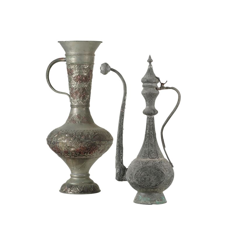 Due imponenti versatoi in metallo  - Asta Antiquariato - Cambi Casa d'Aste