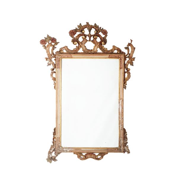 Specchiera in legno intagliato, laccato e dorato